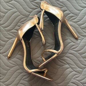 EUC- Lulus Shimmering Pink/Gold Heels